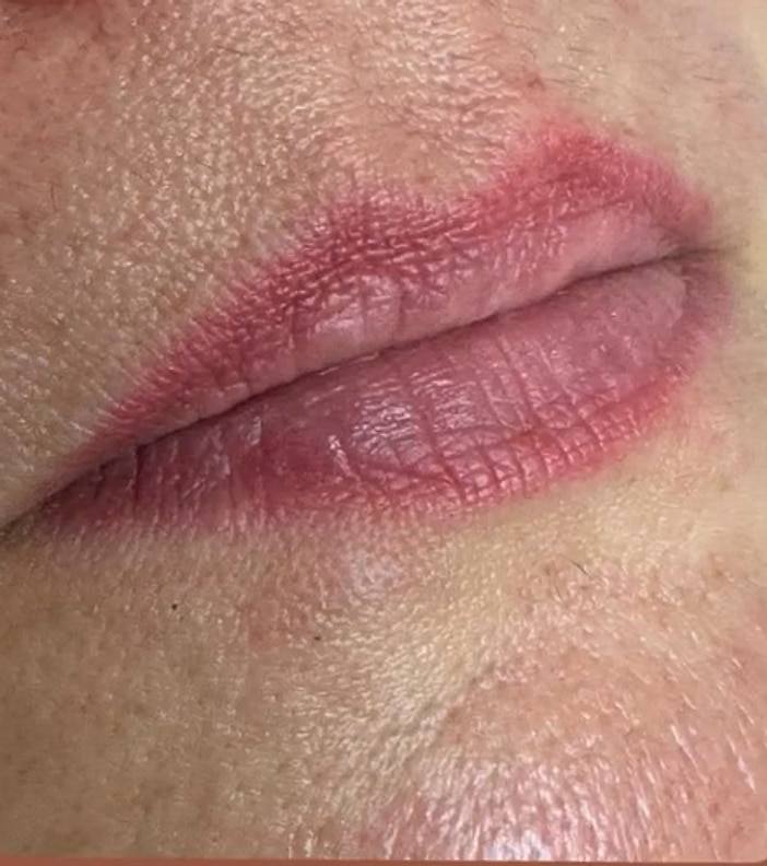 Labios con micropigmentación